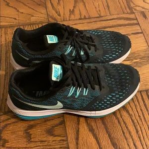 Nike Zoom Winflo 4 sneakers - size 8